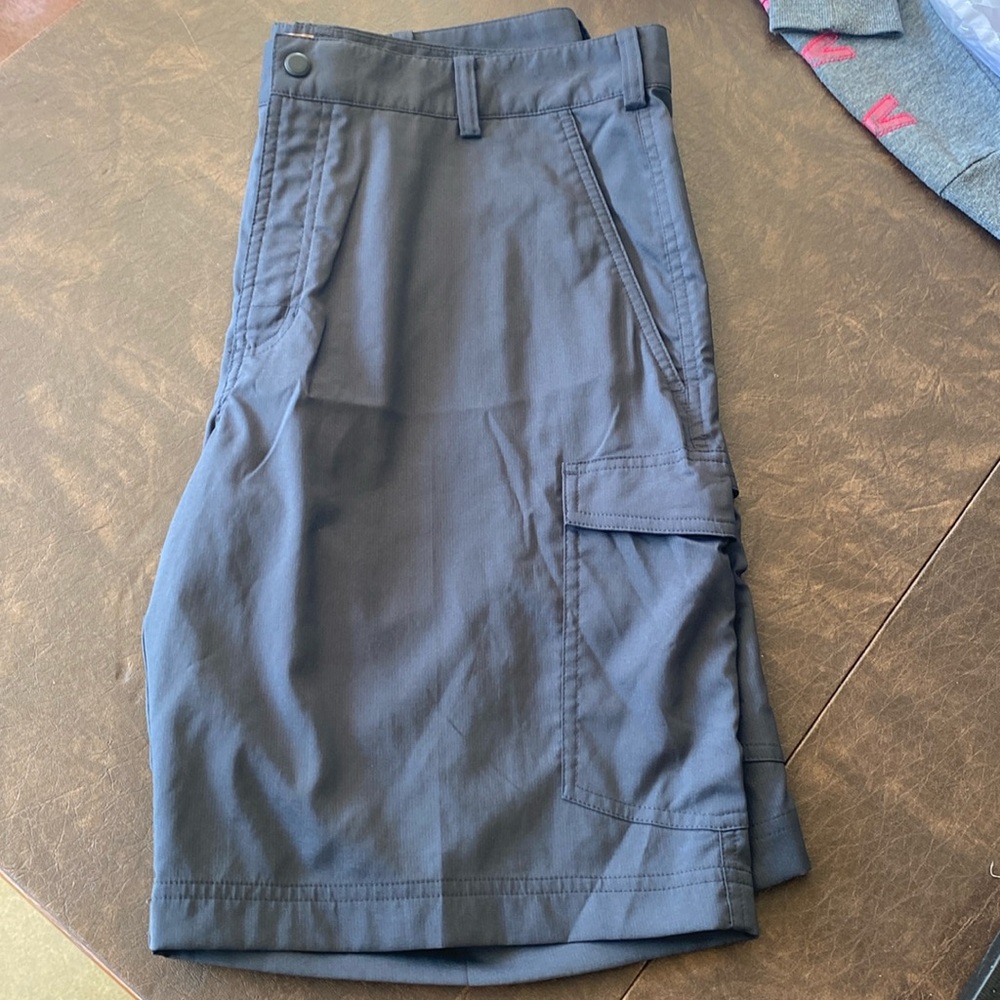 Men’s Nike golf cargo shorts. Dark gray. Size 34. Like new.